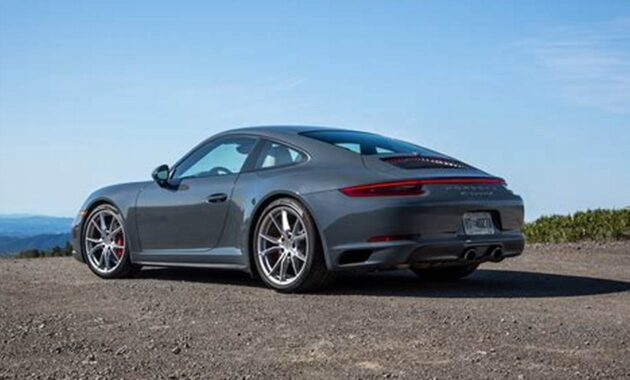 The Ultimate Driving Experience: The 2017 Porsche 911